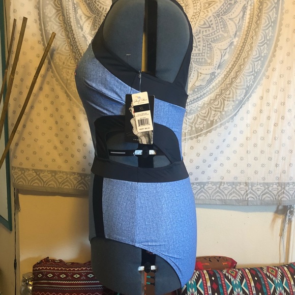 Swimsuit - Picture 2 of 3